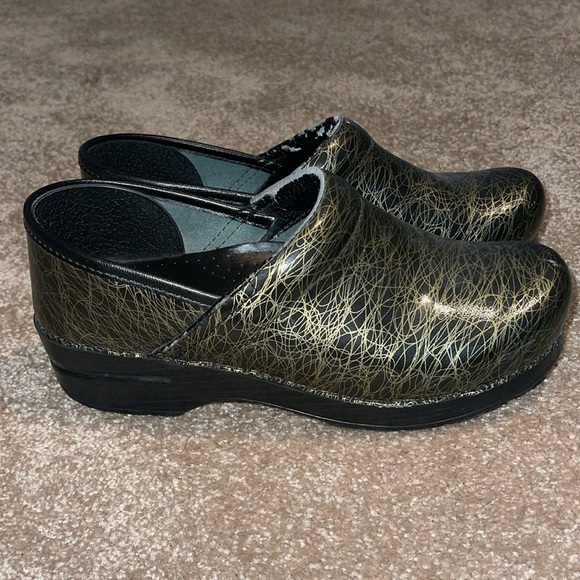 Dansko Black Gold Scribble Clogs Mules - size 39 - Picture 1 of 7